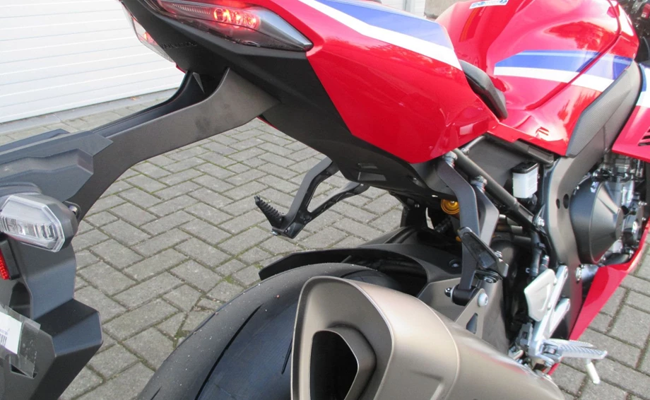 Angebot Honda CBR1000RR-R Fireblade SP Bild 11: Angebot Honda CBR1000RR-R Fireblade SP