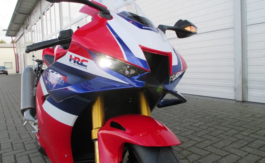 Angebot Honda CBR1000RR-R Fireblade SP Bild 3: Angebot Honda CBR1000RR-R Fireblade SP