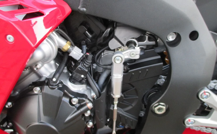 Angebot Honda CBR1000RR-R Fireblade SP Bild 9: Angebot Honda CBR1000RR-R Fireblade SP