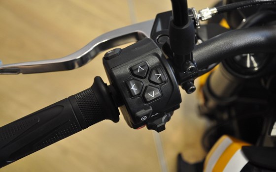 Gebrauchtmotorrad Triumph Trident 660 - Bild 14