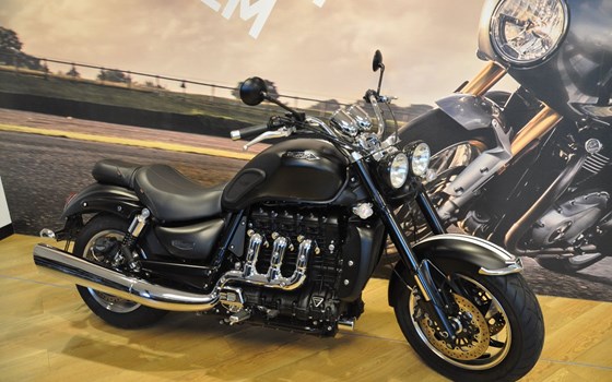 Gebrauchtmotorrad Triumph Rocket III Roadster - Bild 1