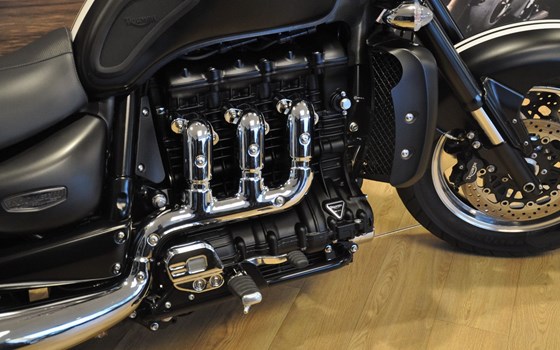 Gebrauchtmotorrad Triumph Rocket III Roadster - Bild 3