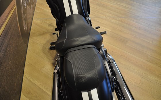 Gebrauchtmotorrad Triumph Rocket III Roadster - Bild 5