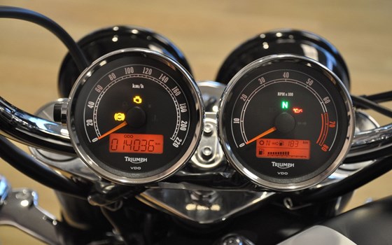 Gebrauchtmotorrad Triumph Rocket III Roadster - Bild 6