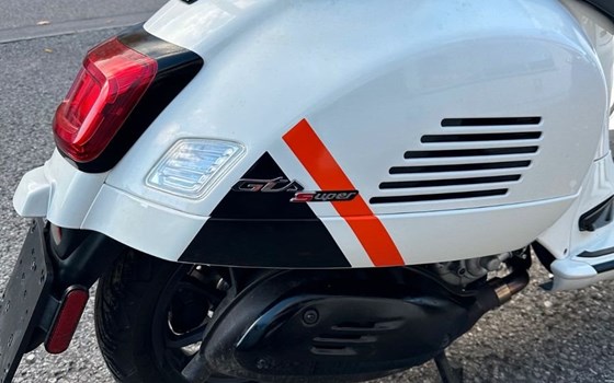 Gebrauchtmotorrad Vespa GTS 300 i.e. Super Sport - Bild 4