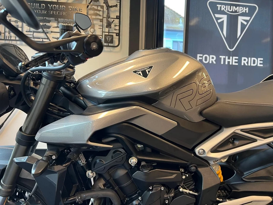 Angebot Triumph Street Triple 765 RS Bild 8: Angebot Triumph Street Triple 765 RS