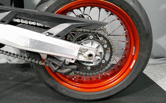 Gebrauchtmotorrad KTM 690 SMC R - Bild 12