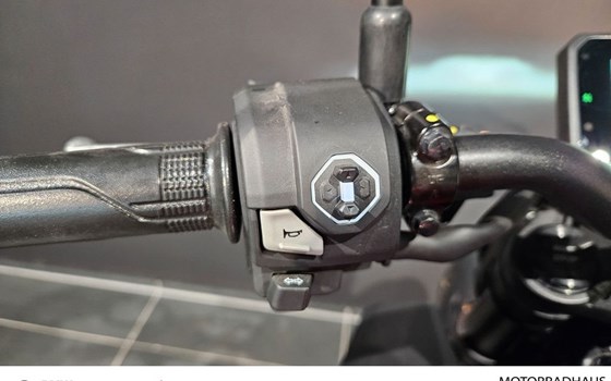 Gebrauchtmotorrad Honda CB125R - Bild 6