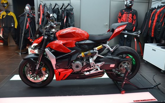 Gebrauchtmotorrad Ducati Streetfighter V2 - Bild 1