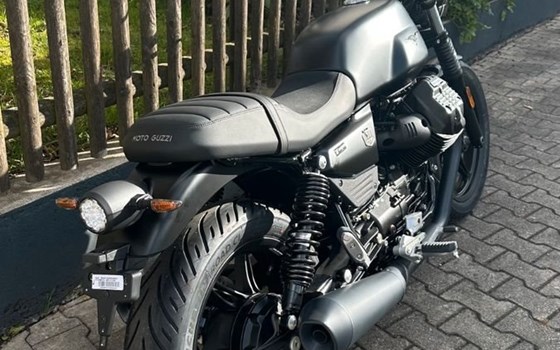 Neufahrzeug Moto Guzzi V7 Stone - Bild 9