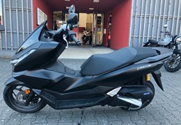 Neumotorrad Honda PCX125
