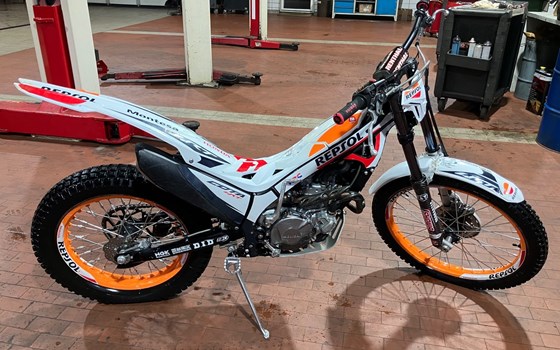 Gebrauchtmotorrad Honda Montesa COTA 4RT Race Replica - Bild 3 Gebrauchtmotorrad Honda Montesa COTA 4RT Race Replica - Bild 3
