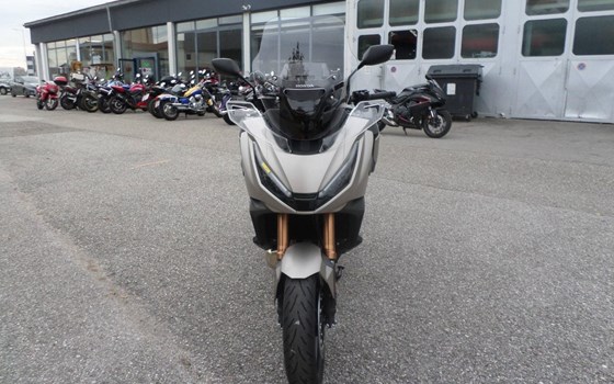 Gebrauchtmotorrad Honda NT1100 DCT Electronic Suspension - Bild 8 Gebrauchtmotorrad Honda NT1100 DCT Electronic Suspension - Bild 8