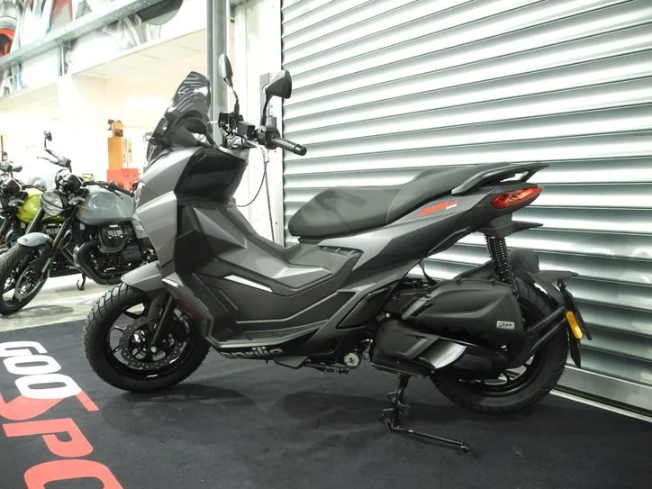 Angebot Aprilia SR GT 125 Bild 7: Angebot Aprilia SR GT 125