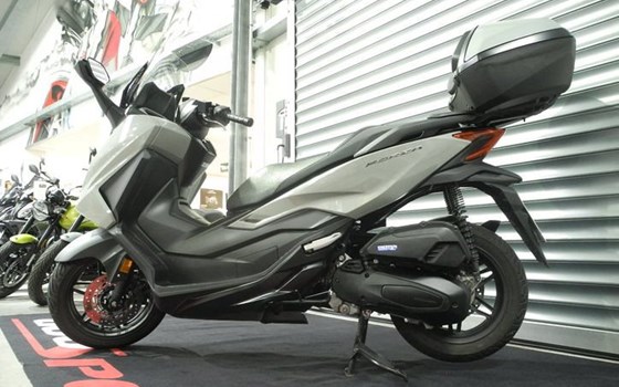 Gebrauchtmotorrad Honda Forza 125 - Bild 2