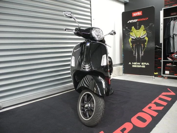 Offer Vespa GTS 300 Super Bild 3: Offer Vespa GTS 300 Super