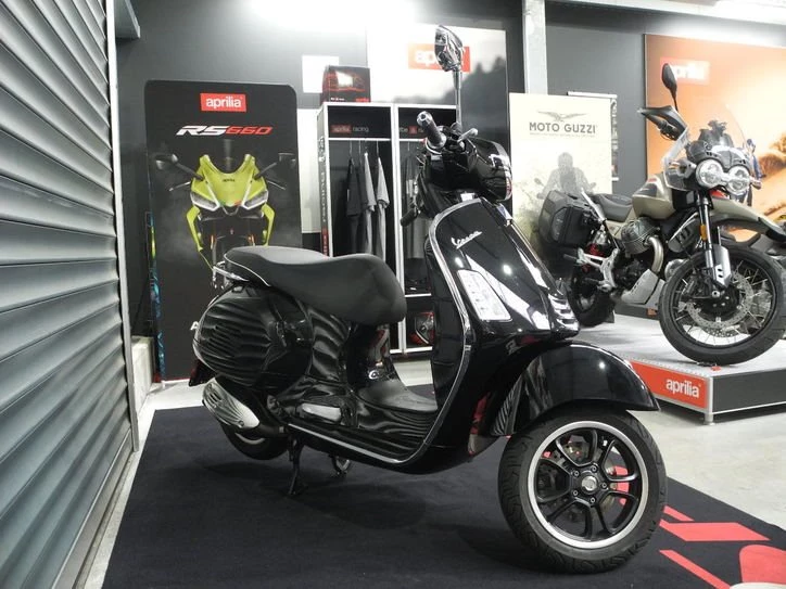 Offer Vespa GTS 300 Super Bild 5: Offer Vespa GTS 300 Super