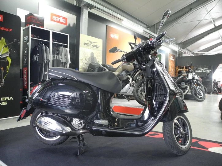 Offer Vespa GTS 300 Super Bild 6: Offer Vespa GTS 300 Super