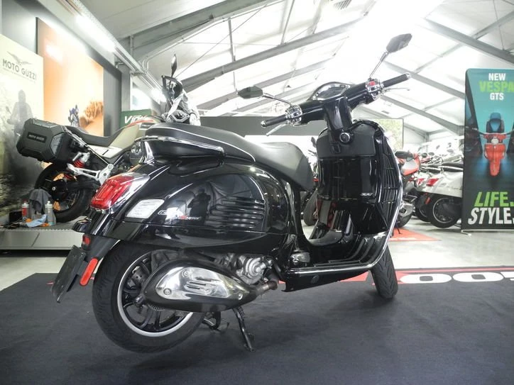 Offer Vespa GTS 300 Super Bild 7: Offer Vespa GTS 300 Super
