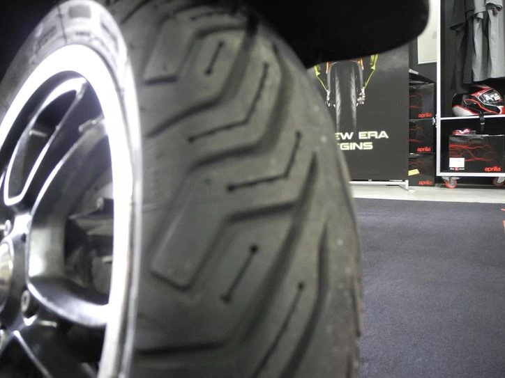 Offer Vespa GTS 300 Super Bild 9: Offer Vespa GTS 300 Super