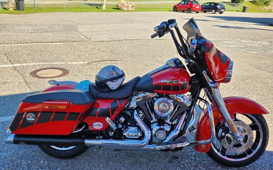Gebrauchtmotorrad Harley-Davidson Street Glide FLHX - Bild 1 Gebrauchtmotorrad Harley-Davidson Street Glide FLHX - Bild 1