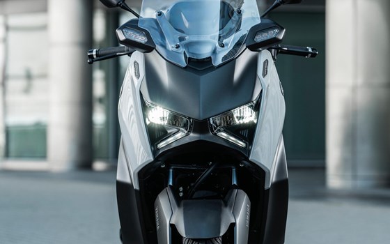 Gebrauchtmotorrad Yamaha XMAX 300 Tech MAX+ - Bild 2 Gebrauchtmotorrad Yamaha XMAX 300 Tech MAX+ - Bild 2