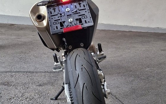 Gebrauchtmotorrad Husqvarna 701 Supermoto - Bild 3 Gebrauchtmotorrad Husqvarna 701 Supermoto - Bild 3