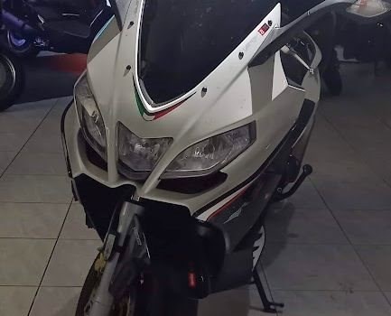 Gebrauchtmotorrad Aprilia SRV 850 i.e. ABS/ATC - Bild 2 Gebrauchtmotorrad Aprilia SRV 850 i.e. ABS/ATC - Bild 2