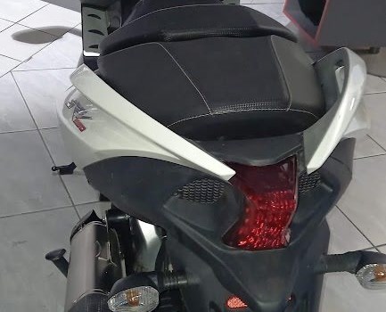 Gebrauchtmotorrad Aprilia SRV 850 i.e. ABS/ATC - Bild 4 Gebrauchtmotorrad Aprilia SRV 850 i.e. ABS/ATC - Bild 4