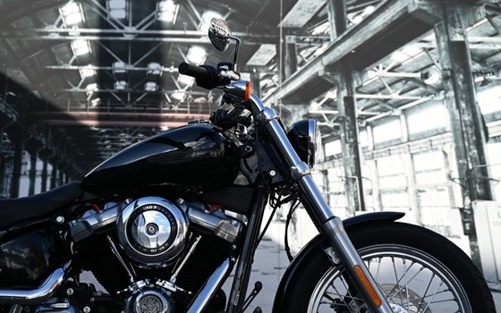 Gebrauchtmotorrad Harley-Davidson Softail Street Bob FXBB - Bild 2