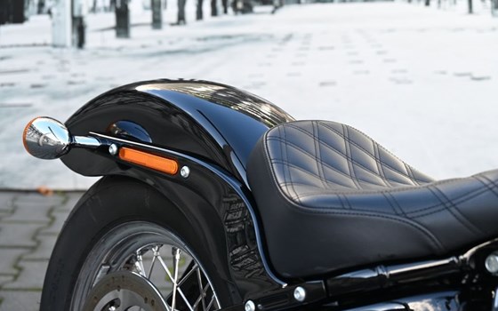 Gebrauchtmotorrad Harley-Davidson Softail Street Bob FXBB - Bild 5