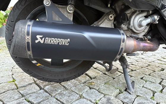 Gebrauchtmotorrad Vespa GTS 300 hpe Super Tech - Bild 2 Gebrauchtmotorrad Vespa GTS 300 hpe Super Tech - Bild 2