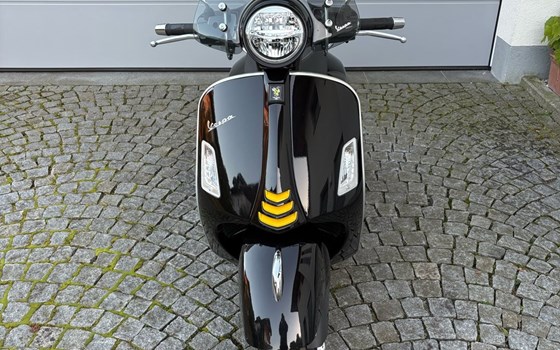 Gebrauchtmotorrad Vespa GTS 300 hpe Super Tech - Bild 11 Gebrauchtmotorrad Vespa GTS 300 hpe Super Tech - Bild 11
