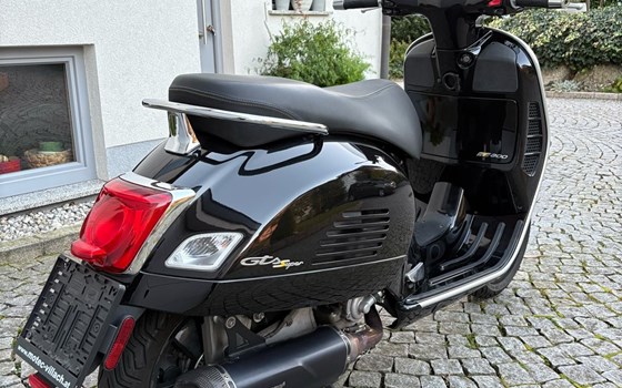 Gebrauchtmotorrad Vespa GTS 300 hpe Super Tech - Bild 4 Gebrauchtmotorrad Vespa GTS 300 hpe Super Tech - Bild 4