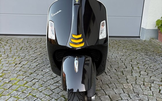 Gebrauchtmotorrad Vespa GTS 300 hpe Super Tech - Bild 10 Gebrauchtmotorrad Vespa GTS 300 hpe Super Tech - Bild 10