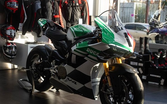 Neufahrzeug Ducati Panigale V4 Tricolore - Bild 1
