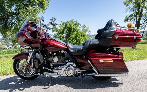 Gebrauchtmotorrad Harley-Davidson CVO Road Glide FLTRXSE - Bild 1 Gebrauchtmotorrad Harley-Davidson CVO Road Glide FLTRXSE - Bild 1