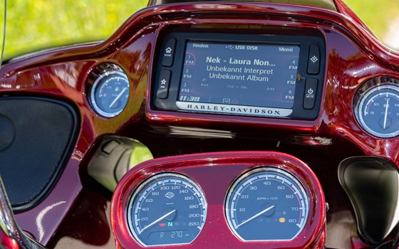 Gebrauchtmotorrad Harley-Davidson CVO Road Glide FLTRXSE - Bild 10 Gebrauchtmotorrad Harley-Davidson CVO Road Glide FLTRXSE - Bild 10