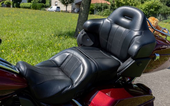 Gebrauchtmotorrad Harley-Davidson CVO Road Glide FLTRXSE - Bild 14 Gebrauchtmotorrad Harley-Davidson CVO Road Glide FLTRXSE - Bild 14
