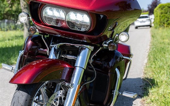 Gebrauchtmotorrad Harley-Davidson CVO Road Glide FLTRXSE - Bild 15 Gebrauchtmotorrad Harley-Davidson CVO Road Glide FLTRXSE - Bild 15