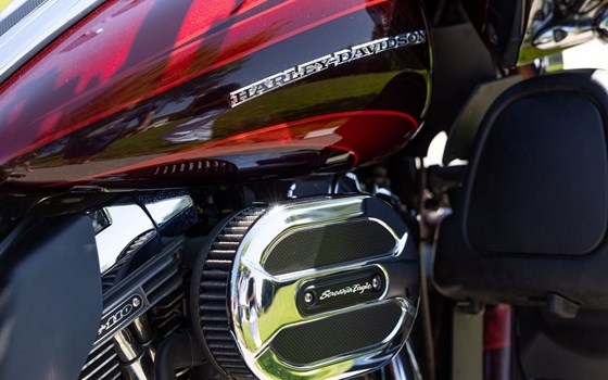 Gebrauchtmotorrad Harley-Davidson CVO Road Glide FLTRXSE - Bild 18 Gebrauchtmotorrad Harley-Davidson CVO Road Glide FLTRXSE - Bild 18