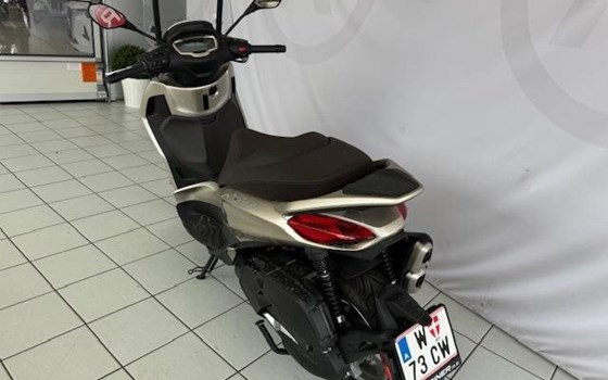 Gebrauchtmotorrad Piaggio Beverly 400 - Bild 3 Gebrauchtmotorrad Piaggio Beverly 400 - Bild 3