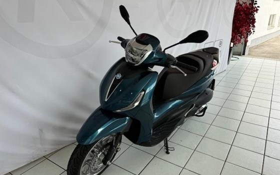 Gebrauchtmotorrad Piaggio Beverly 300 i.e. - Bild 2 Gebrauchtmotorrad Piaggio Beverly 300 i.e. - Bild 2