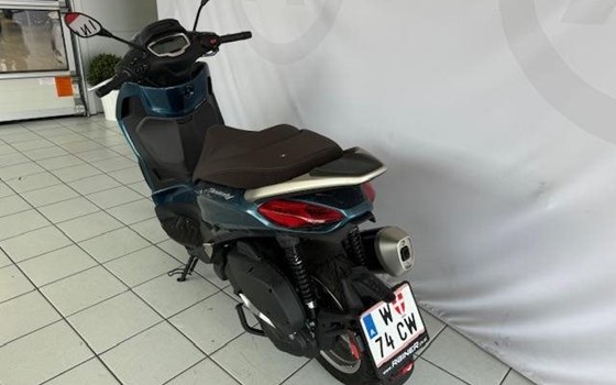 Gebrauchtmotorrad Piaggio Beverly 300 i.e. - Bild 3 Gebrauchtmotorrad Piaggio Beverly 300 i.e. - Bild 3