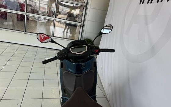 Gebrauchtmotorrad Piaggio Beverly 300 i.e. - Bild 4 Gebrauchtmotorrad Piaggio Beverly 300 i.e. - Bild 4