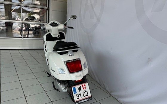 Gebrauchtmotorrad Vespa GTS 300 Super - Bild 3 Gebrauchtmotorrad Vespa GTS 300 Super - Bild 3
