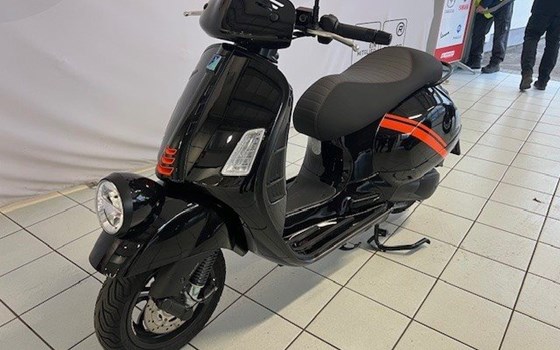 Gebrauchtmotorrad Vespa GTV 300 - Bild 2 Gebrauchtmotorrad Vespa GTV 300 - Bild 2