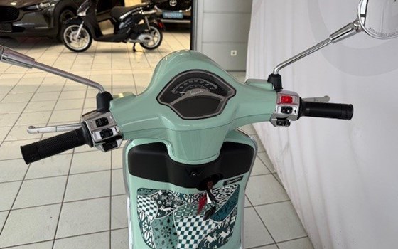 Neufahrzeug Vespa Primavera 125 Batik - Bild 4 Neufahrzeug Vespa Primavera 125 Batik - Bild 4