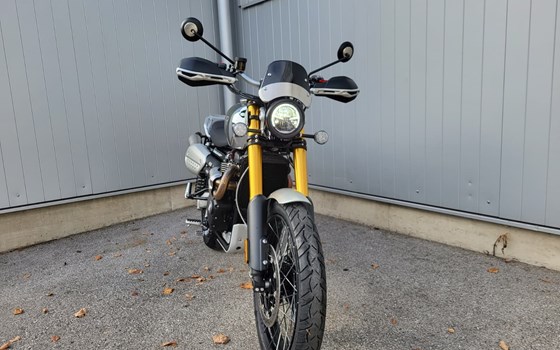 Gebrauchtmotorrad Triumph SCRAMBLER 1200 XE CHROME EDITION - Bild 2 Gebrauchtmotorrad Triumph SCRAMBLER 1200 XE CHROME EDITION - Bild 2