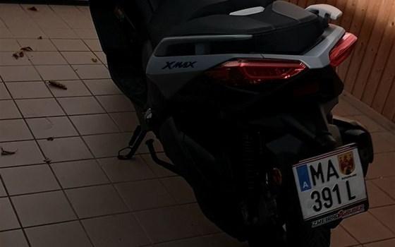 Gebrauchtmotorrad Yamaha XMAX 300 - Bild 2 Gebrauchtmotorrad Yamaha XMAX 300 - Bild 2